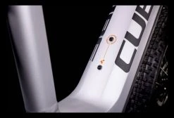 VTT Électrique Semi-Rigide Cube Reaction Hybrid SL 750 Shimano Deore/XT 12V 750 Wh 29'' Argent / Orange 2022 -Vélo Soldes unnamed file 1190