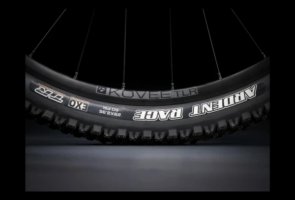 VTT Semi Rigide Trek Marlin 8 Sram SX 12V 27.5'' Rouge Radioactive / Bleu Nautical 2023 10 VTT Semi Rigide Trek Marlin 8 Sram SX 12V 27.5'' Rouge Radioactive / Bleu Nautical 2023 – Image 8