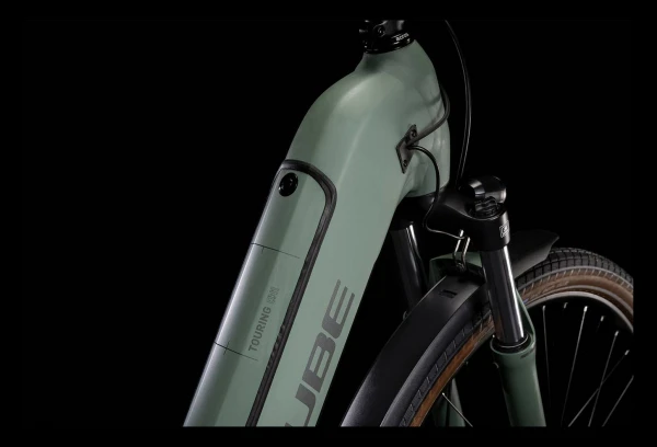 Vélo De Ville Électrique Cube Touring Hybrid One 625 Easy Entry Shimano Alivio 9V 625 Wh 700 Mm Vert Sharp 2022 9 Vélo De Ville Électrique Cube Touring Hybrid One 625 Easy Entry Shimano Alivio 9V 625 Wh 700 Mm Vert Sharp 2022 – Image 7