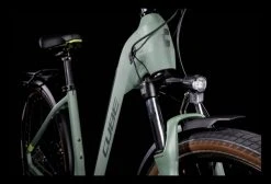 Vélo De Ville Électrique Cube Touring Hybrid One 625 Easy Entry Shimano Alivio 9V 625 Wh 700 Mm Vert Sharp 2022 19 Vélo De Ville Électrique Cube Touring Hybrid One 625 Easy Entry Shimano Alivio 9V 625 Wh 700 Mm Vert Sharp 2022 -Vélo Soldes unnamed file 1614