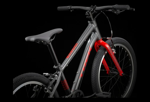 VTT Enfant Trek Wahoo 20 Shimano Acera / Altus 8V 20'' Gris Lithium / Rouge 2022 5 VTT Enfant Trek Wahoo 20 Shimano Acera / Altus 8V 20'' Gris Lithium / Rouge 2022 – Image 3