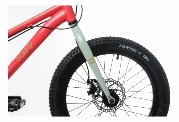 Vélo Enfant Scamp Tallfox 20'' 8v Rose Noir / Bleu 5 Vélo Enfant Scamp Tallfox 20'' 8v Rose Noir / Bleu – Image 3