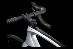 Vélo De Route Trek Emonda SL 5 Disc Shimano 105 11V Lithium Quicksilver/Brushed Chrome 2022 -Vélo Soldes unnamed file 3230