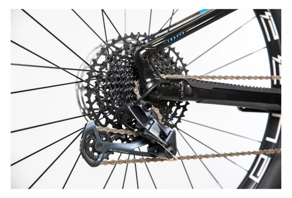 VTT Électrique Tout-Suspendu Mondraker Crafty SE Sram GX/NX Eagle 12V 625 Wh 29'' Noir Bleu 2022 7 VTT Électrique Tout-Suspendu Mondraker Crafty SE Sram GX/NX Eagle 12V 625 Wh 29'' Noir Bleu 2022 – Image 5