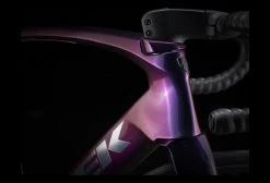 Vélo De Routre Trek Madone SLR 6 ETap Sram Rival ETap AXS 12V 700 Mm Violet Amethyst 2023 -Vélo Soldes unnamed file 4378