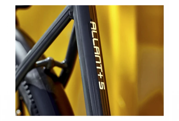 Vélo De Ville Électrique Trek Allant+ 5 Lowstep Shimano Alivio / Altus 9V 500 Wh 650b Noir 2022 5 Vélo De Ville Électrique Trek Allant+ 5 Lowstep Shimano Alivio / Altus 9V 500 Wh 650b Noir 2022 – Image 3