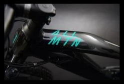 VTT Électrique Tout-Suspendu Haibike AllMtn 1 Shimano Deore 11V 630 Wh 29'' / 27.5'' Gris Anthracite Turquoise 2022 14 VTT Électrique Tout-Suspendu Haibike AllMtn 1 Shimano Deore 11V 630 Wh 29'' / 27.5'' Gris Anthracite Turquoise 2022 -Vélo Soldes unnamed file 7415