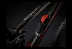 VTT Tout-Suspendu Trek Fuel EX 9.8 29'' Sram GX Eagle 12V Raw Carbon/Rage Red 2021 Orange / Gris -Vélo Soldes unnamed file 8237