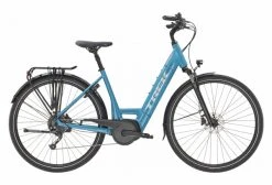 Vélo De Ville Électrique Trek Verve+ 3 Lowstep 400wh Shimano Altus 9V Matte Trek Teal 2021 Bleu / Argent